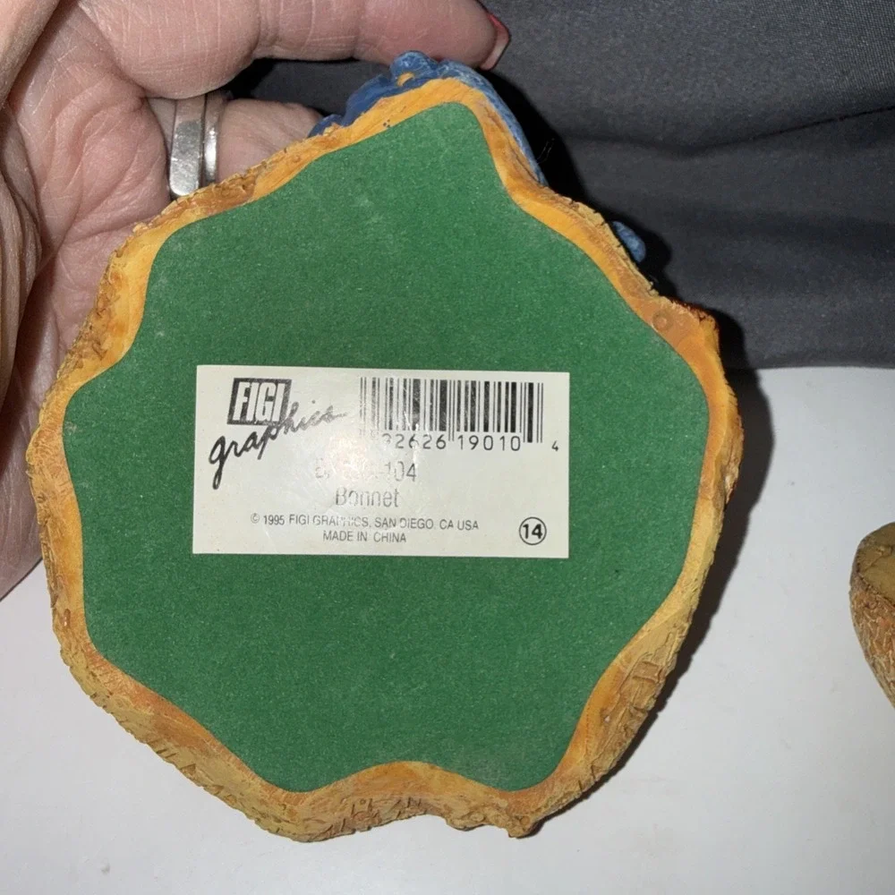 Vintage 1995 Bonnet Shaped Trinket Box Bow Flowers Bee 4 1/2